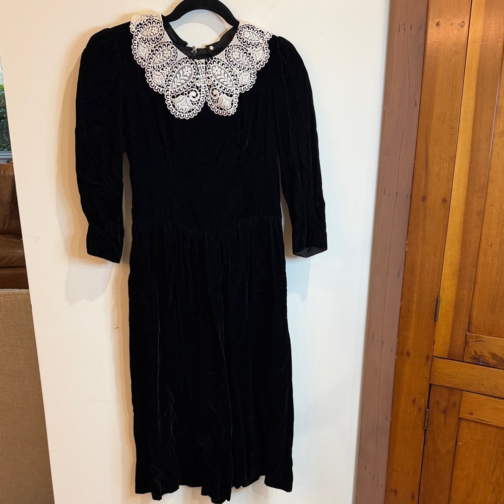Vintage Petite Lanz Black Velvet Dress with White Lace Collar, Size 4